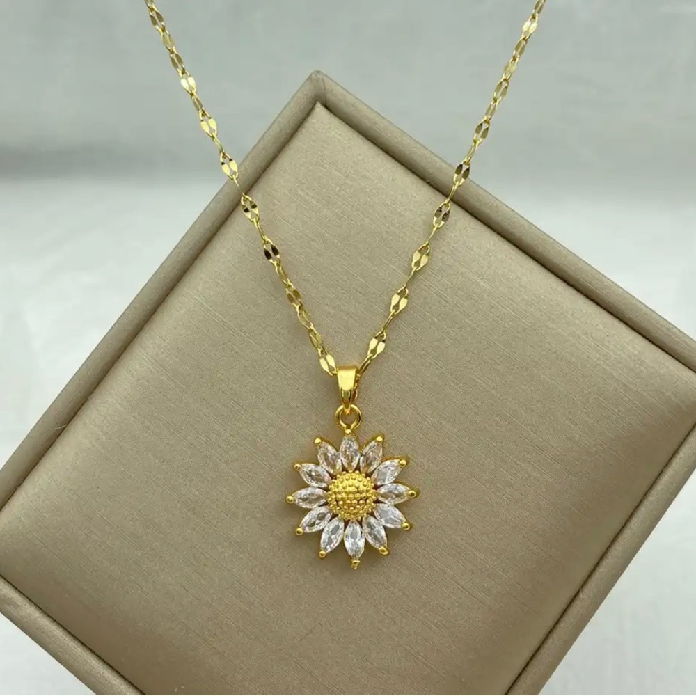 18K Gold sunflower zirconium necklace
